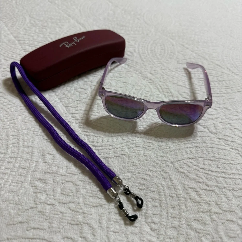 Ray-Ban wayfarer Lavender Sunglasses with Burgundy Case never used.